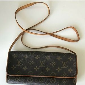 AUTHENTIC LOUIS VUITTON CROSSBODY